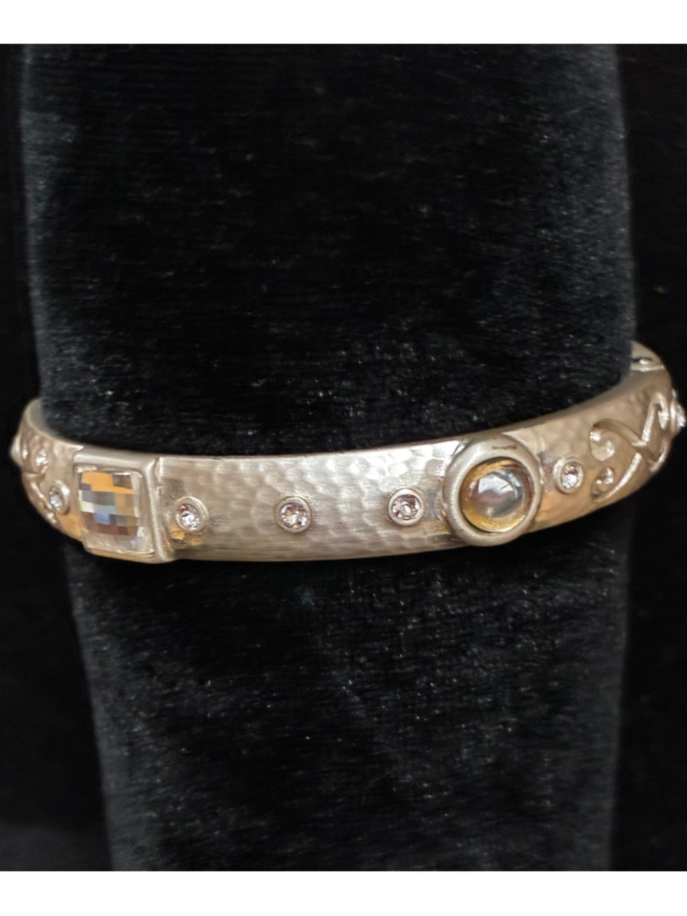 Brighton EUC Silver Tone Hammered Bangle Hinge Bracelet w/ Crystal Accents @6.5